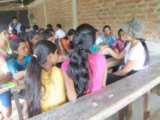 Dando clases en una escuela en Sir Lanka, hermoso país, con gente increíble.